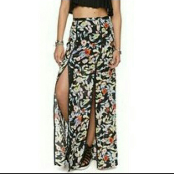 Volcom Dresses & Skirts - EUC Volcom Floral Split Seam Skirt Volcom Dresses & Skirts - EUC Volcom Floral Split Seam Skirt